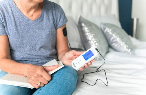 Vista 4 de Unidad iReliev TENS aprobada por la FDA + 14 modos de terapia, sistema de recuperación y alivio del dolor premium, recargable, pantalla grande