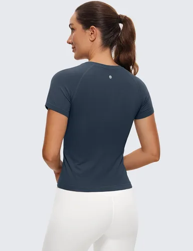 Vista 2 de CRZ YOGA Camisetas de entrenamiento sin costuras para mujer, transpirables, de manga corta, para gimnasio, correr, yoga, atléticas