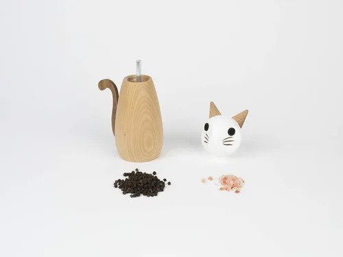 Vista 2 de Peterson Housewares Molinillo de sal o pimienta para gatos - Molinillo de especias de madera