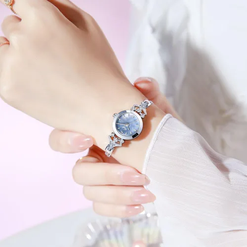 Vista 4 de CARLIEN Reloj de pulsera para mujer, pequeño, elegante, simple, de lujo, con esfera de perla, esfera de perla, ligero, correa de malla de acero