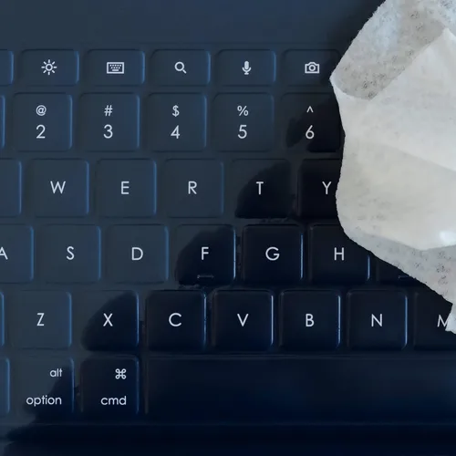 Vista 4 de Logitech Rugged Combo 3 Touch iPad® Funda de teclado con trackpad y conector inteligente para iPad (7ª, 8ª y 9ª generación) para educación - Azul
