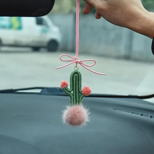 Vista 4 de Colgante de cactus de ganchillo para espejo retrovisor de automóvil, plantas peludas, adorno colgante para decoración del interior del automóvil