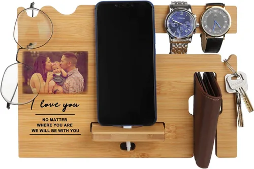 Vista 2 de Regalos para hombres – Estación de acoplamiento de madera personalizada – Organizador de mesita de noche grabado con soporte para teléfono, soporte