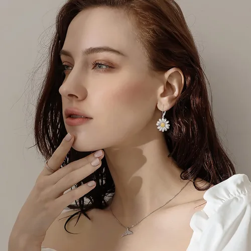 Vista 2 de POPLYKE Aretes colgantes de plata de ley con cierre de palanca floral, regalo de cumpleaños para mujer