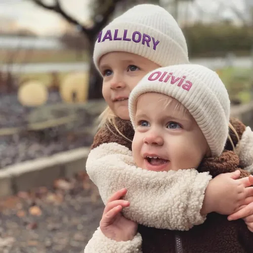 Vista 2 de Gorros personalizados para bebés, niñas y niños, gorros bordados personalizados con nombre para bebés, niños y adultos