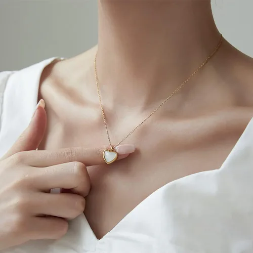 Vista 3 de Joxevyia Carnelian Crystal Heart Necklace Raw Stone Healing Crystals Dainty Heart Gemstone Gold Pendant Necklace Anniversary Birthday Valentines