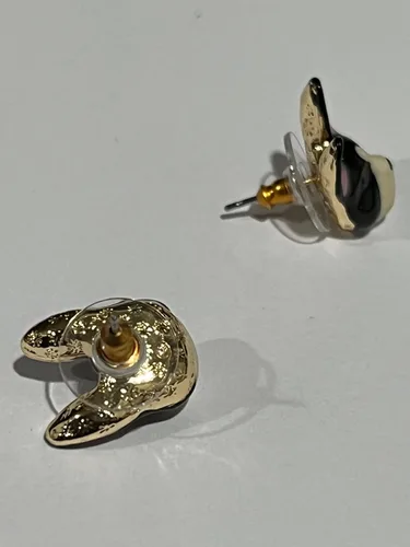 Vista 6 de Betsey Johnson Pendientes perforados de Bulldog Francés en blanco y negro, gran regalo para el día de la madre, idea de regalo para el día de San