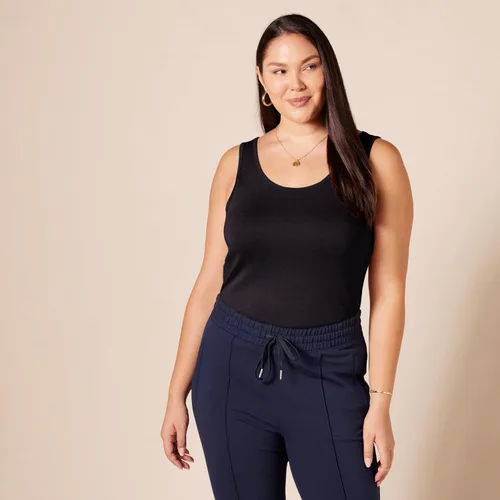 Vista 7 de Tienda Essentials - Camiseta ajustada sin mangas para mujer, paquete de 2