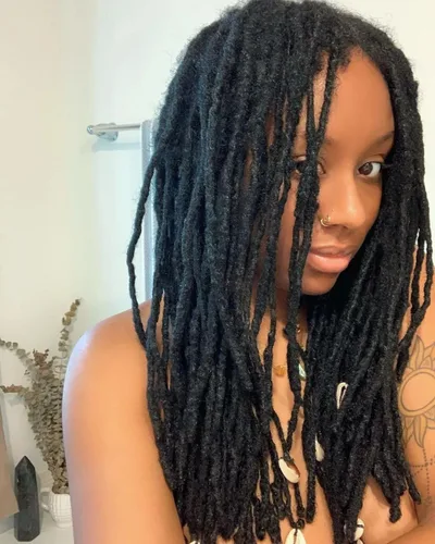 Vista 19 de Extensiones de Cabello Humano Loc Extensiones de Cabello Humano 4 Pulgadas 10 Hebras 0.08 Pulgadas de Ancho Hechas a Mano Extensiones de Rastas 0.1