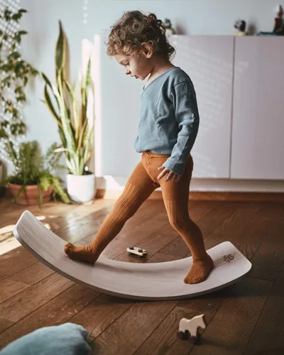 Vista 3 de Patas infantiles, tabla de niños, Waldorf Original de madera tabla de equilibrio para bebés, niños, adolescentes, adultos Natural