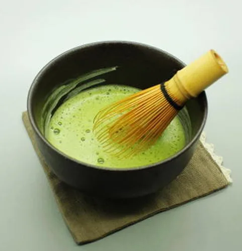 Vista 4 de Juego de batidor de matcha - Cepillo + cuenco de cerámica + cuchara, té verde japonés de bambú, juego de 3 piezas
