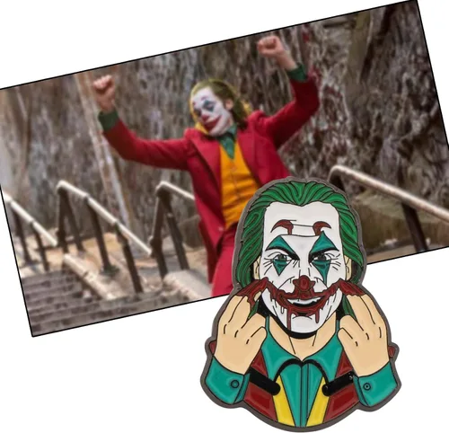 Vista 7 de HOLLP Payaso Joker Broche de solapa Horror Chucky Cara Stephen Kings Fans Regalo de Halloween