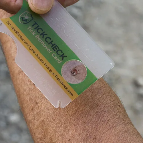 Vista 3 de TickCheck Tarjeta eliminadora de garrapatas, herramienta de eliminación de garrapatas de tamaño billetera con tarjeta de identificación