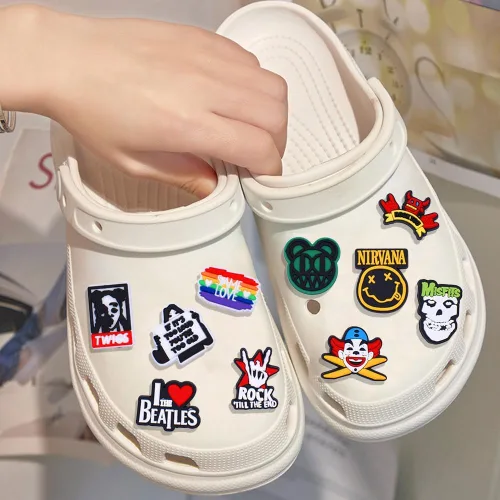 Vista 2 de GIOSC 2 10 dijes para zapatos de rock, ramitas, dijes de Beatles Jibbitz Smile Croc, dijes para zapatos para niños, niñas, mujeres, hombres, dijes