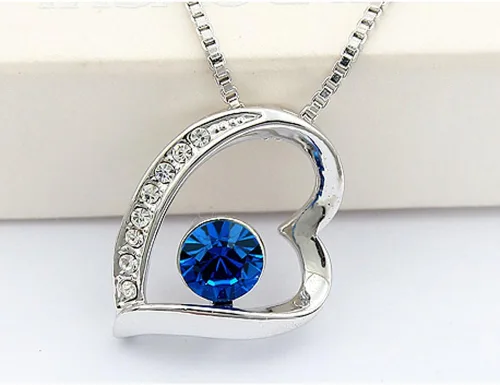 Vista 2 de Wrapables Heart Shaped Crystal Jewelry Set