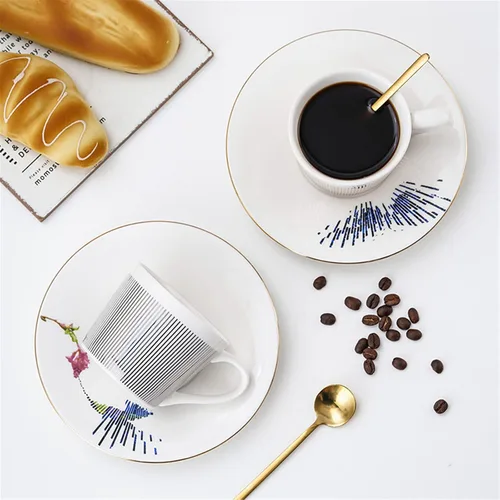 Vista 4 de Juego de tazas de café, taza de espejo y platillo creativo de lujo, taza de imagen invertida, taza de té de porcelana con incrustaciones doradas