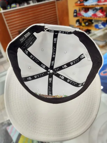Vista 3 de Escudo mexicano y logotipo de la bandera en un sombrero Snapback 9Fifty de Nueva Era