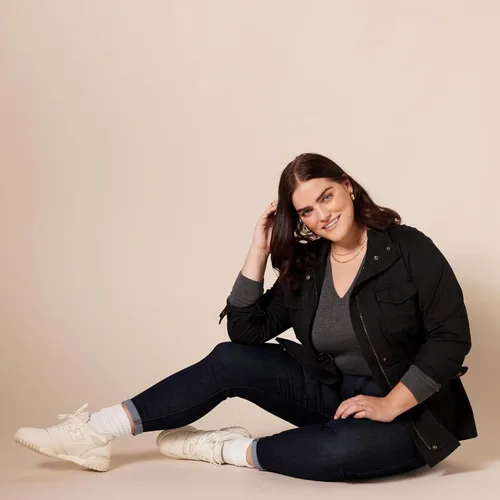 Vista 7 de Tienda Essentials Jeans ajustados para mujer