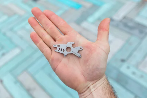 Vista 6 de KeySmart AllTul Shark - Multiherramienta llavero multiusos 4 en 1 para llevar todos los días con abridor de botellas, llave inglesa, punta Phillips