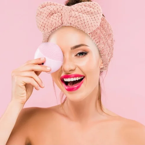 Vista 6 de Paquete de 3 diademas de microfibra con lazo para mujer, maquillaje, cuidado de la piel, diademas para lavar la cara (blanco, rosa, azul marino)