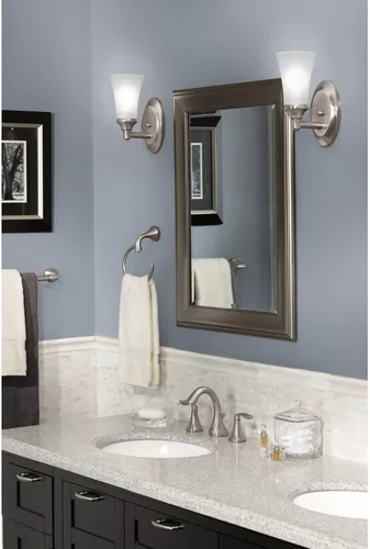 Vista 4 de Moen YB2861ORB Eva - Accesorio de tocador de baño de doble montaje con 1 luz con vidrio esmerilado, bronce aceitado