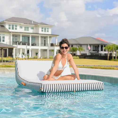 Vista 3 de Big Joe Lux Chaise - Flotador inflable prémium para piscina, rayas azul marino y marfil, malla de primera calidad, mezcla de poliéster duradera