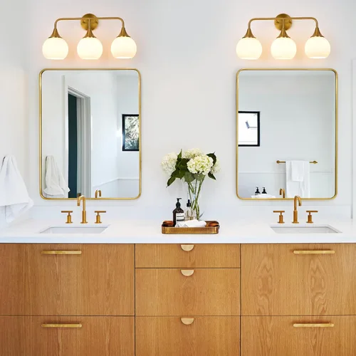 Vista 5 de Modernas luces doradas para tocador de baño, lámparas de baño de 3 luces sobre espejo con pantalla de vidrio blanco leche, aplique de pared moderno