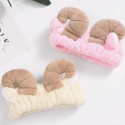 Vista 5 de STOBOK Diadema de felpa para el cuidado de la piel con diseño de cuerno de oveja para lavado facial, maquillaje y ducha, accesorio para el cabello