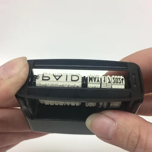 Vista 5 de Trodat Printy 4817 Economy Dial-A-Phrase, 12 mensajes populares de oficina, mes en letras, día y año en números, sello de fecha de goma – Negro