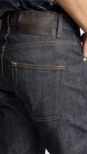 Vista 6 de Naked & Famous Denim Jeans Easy Guy Laid Back Fit para hombre en orillo de sarga de mano izquierda