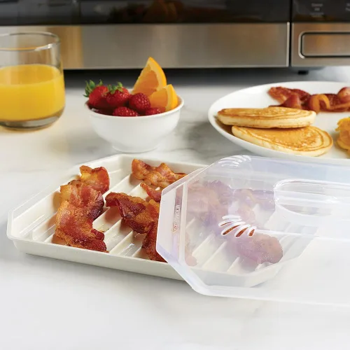 Vista 3 de Nordic Ware Estante para tocino con tapa, 10.25x8x2 pulgadas