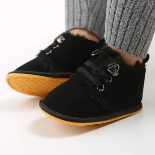 Vista 2 de E-FAK Botines de bebé recién nacido, zapatos de invierno para niños y niñas, forro de piel cálida, suela de goma antideslizante para bebés y niños