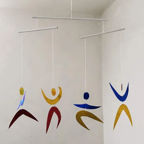 Vista 8 de Special Glitter The Montessori inspired dancers hanging mobile blinking red blue yellow Special Glitter Baby toy