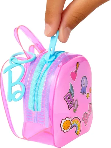 Vista 3 de Barbie Conjunto de ropa, temática escolar con vestido, 5 accesorios y mochila con cremallera tamaño muñeca con anillo de clip