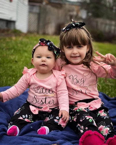 Vista 3 de AMAWMW Trajes a juego para hermana mayor, para hermana pequeña, ropa para niña pequeña, recién nacida, con volantes, pantalones florales, diadema, 3
