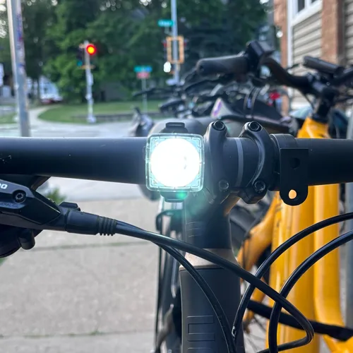 Vista 5 de Planet Bike Faro delantero de bicicleta Blinky Squared Ultra
