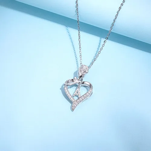 Vista 4 de Agvana Regalos para el día de San Valentín para ella, collares con inicial de plata esterlina para mujer, collar con dije de corazón de flor