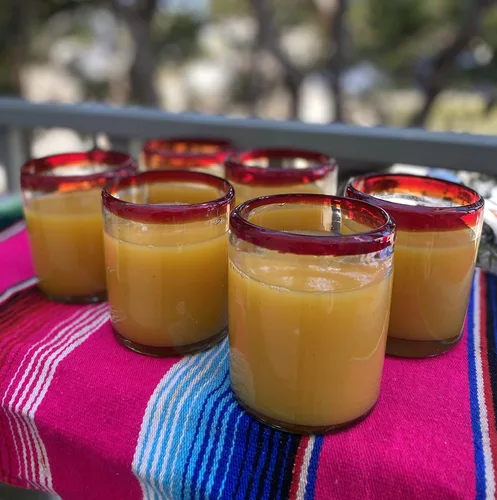 Vista 3 de Dos Sueños Vasos mexicanos soplados a mano, juego de 6 vasos con bordes rojos (10 onzas cada uno)
