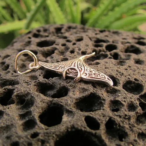 Vista 4 de Collar con colgante de manta raya, mini, plata de ley, océano playa regalo joyería hecho a mano único