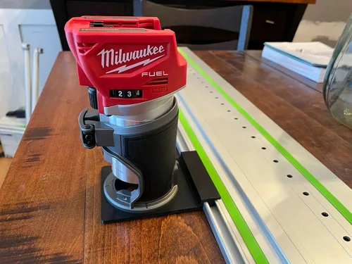 Vista 4 de Adaptador de riel guía ToolCurve compatible con enrutador Milwaukee - Fabricado en EE. UU