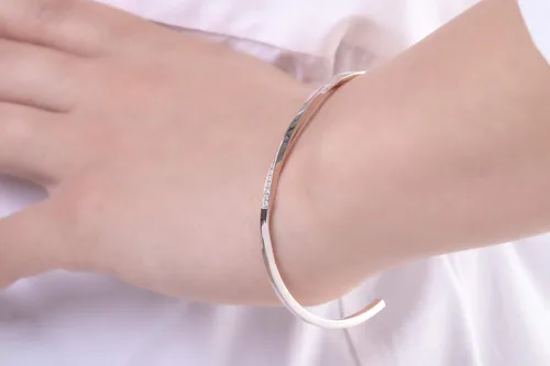Vista 2 de Elegante joyero Pulsera de diamantes mobius para mujer en oro macizo en 9k, 14k y 18k, pulsera atemporal de oro macizo, brazalete hecho a mano