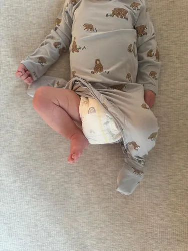 Vista 64 de GUNAMUNA Pijama unisex convertible ultrasuave para bebé, mameluco con cremallera para pañales, recién nacido a 24 meses