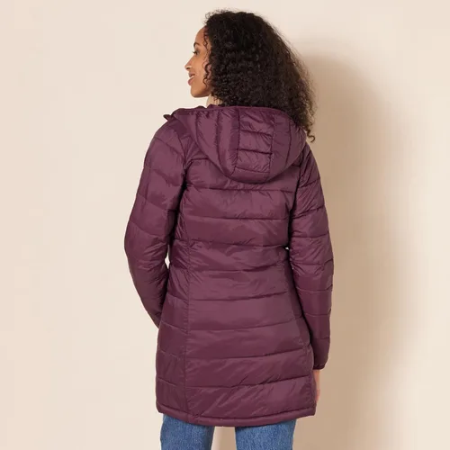 Vista 57 de Amazon Essentials - Abrigo acolchado, ligero y resistente al agua con capucha para mujer, disponible en talla extragrande