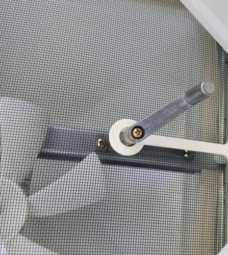Vista 5 de Class A Customs - Ventilación de techo RV de 12 voltios de 14 pulgadas con tapa blanca estilo cuña - Masilla y tornillos 71112A-PS
