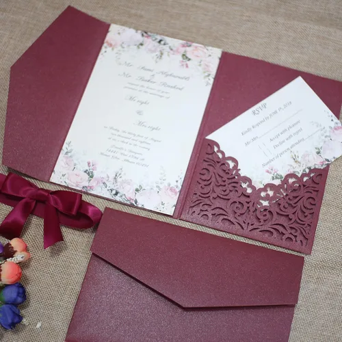 Vista 12 de Juego de 25 tarjetas de invitaciones de boda de 5 x 7.28 pulgadas con purpurina dorada clara, tres pliegues, cortadas con láser, corte hueco
