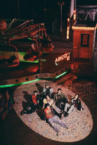 Vista 7 de BOYNEXTDOOR POR QUÉ.. 1er álbum EP Póster plegable en paquete+Foto+Postal+Tarjeta Fotos+Pegatina+Seguimiento Sellado BND DAZED Versión
