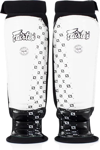 Vista 7 de Fairtex Espinilleras SP6 Muay Thai para hombres, mujeres y niños Espinilleras hechas con material de neopreno y son de primera calidad, ligeras