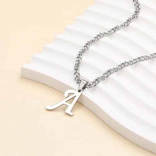 Vista 5 de LUXEJEW Collares con inicial de cadena cubana de oro para hombres, dije de letra, collar con inicial para hombres, niños y mujeres, collares