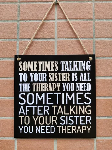 Vista 5 de CARISPIBET Sometimes talking to your sister divertido letrero decorativo decoraciones saludables, regalos novedosos, adornos colgantes de 8 x 8