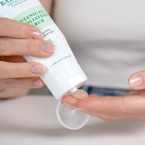 Vista 8 de Mario Badescu Exfoliante botánico para todo tipo de piel, exfoliante facial con semillas de palma marfil y extracto de té verde, lavado facial